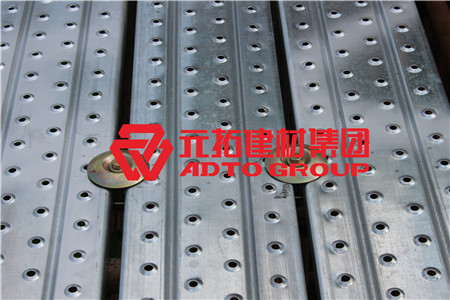 鋼跳板210 的凹凸孔設(shè)計(jì)有什么優(yōu)勢？