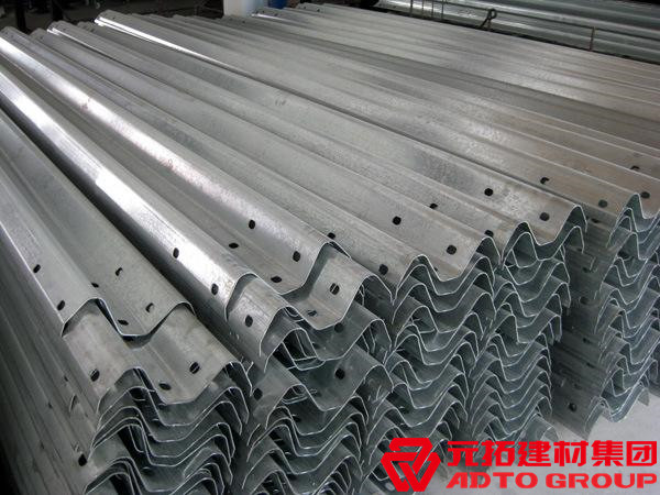 貴州盤山公路波形護欄板批發(fā)去哪里？