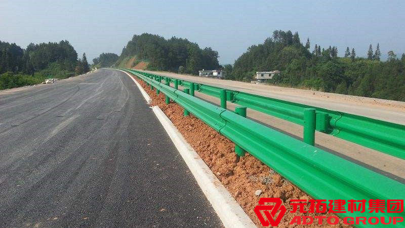 山東兩波波形護(hù)欄板廠家哪家好？