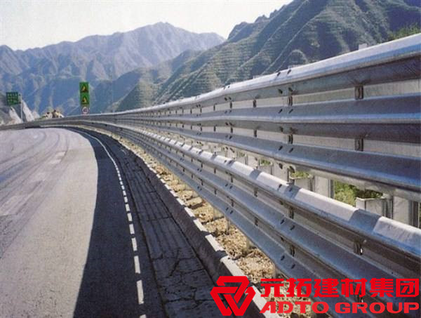 貴州三波波形護欄板多少錢一米？