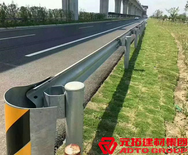 廣西波形護(hù)欄板價格如何？哪家便宜？