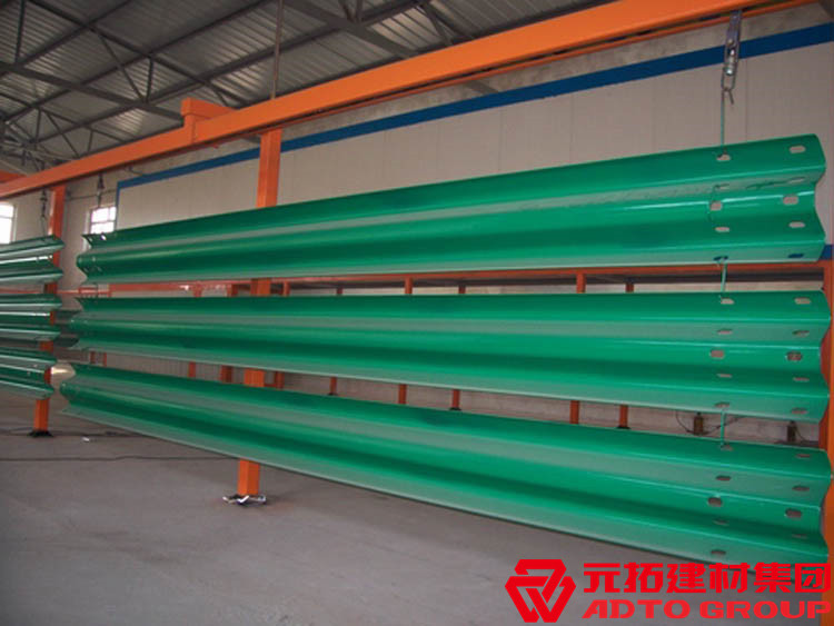 云南高速公路護(hù)欄板防撞效果怎么樣？多少錢一米？