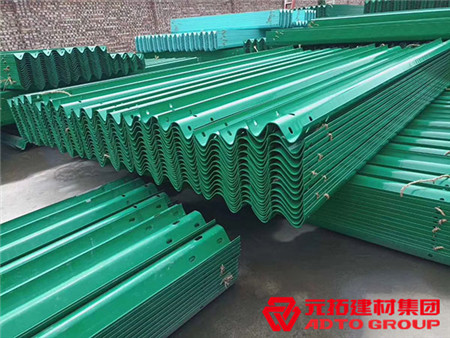 江蘇防撞高速公路護(hù)欄板價(jià)格，多少錢一米？