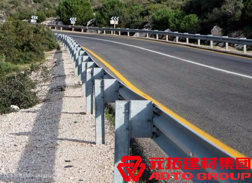 云南高速公路護(hù)欄板生產(chǎn)廠家