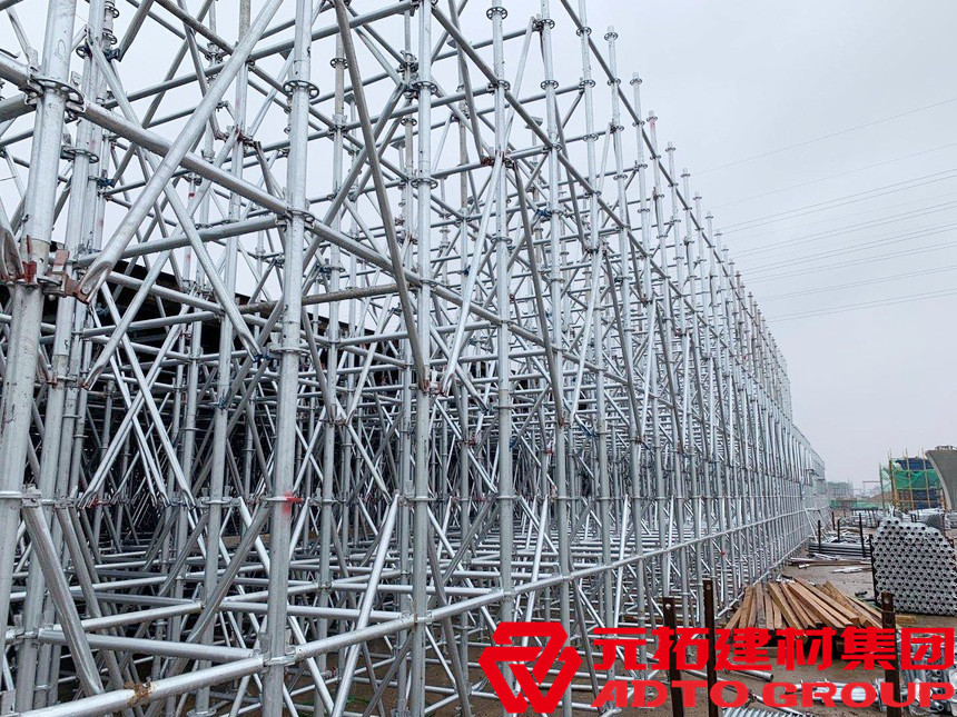 大型工程項(xiàng)目選擇盤扣式腳手架，對(duì)施工有什么好處？