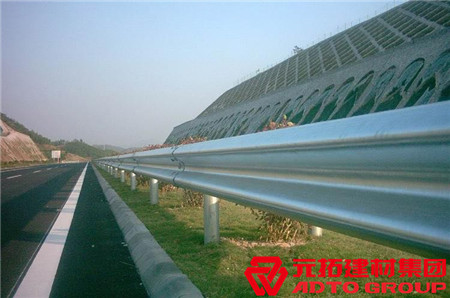 高速公路護欄板的特點有哪些