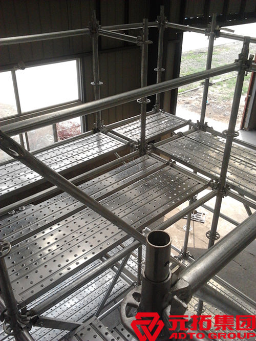 盤扣直插鋼管腳手架搭設頂架時要考慮哪些方面