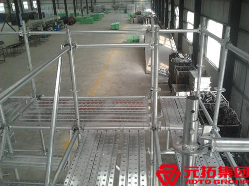 盤扣直插鋼管腳手架搭設頂架時要考慮哪些方面