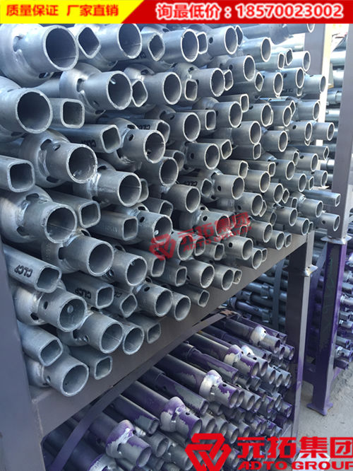 　　碗扣腳手架在建筑行業(yè)中起到了很重要的作用，它本身有很重要的功能。主要由立桿、橫桿、斜拉和限位銷組成，在滿堂腳手架當中使用多。碗扣式腳手架在國內(nèi)使用時間較長，大多數(shù)施工商對這種腳手架產(chǎn)品也是比較了解，在購買產(chǎn)品時，想了解的還是價格問題。南京碗扣式腳手架批發(fā)價格哪家便宜呢？