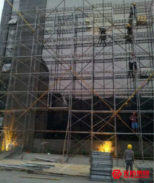  湖南高橋大市場現(xiàn)代商貿(mào)城使用元拓門式腳手架,工程圖片