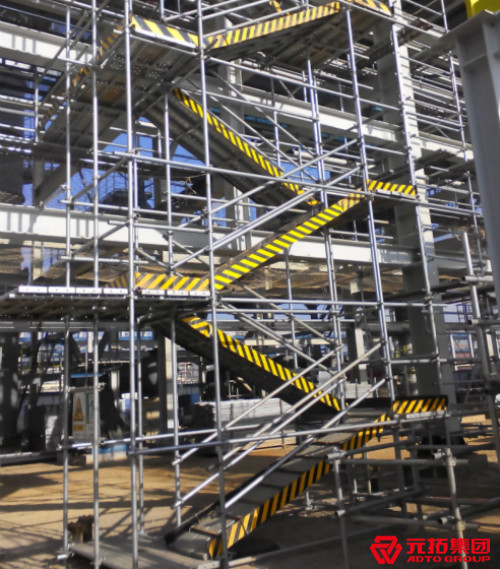 中石油云南1000萬噸/年煉油項(xiàng)目使用鋼管扣件工程搭建局部圖