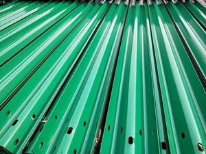 圖片 鄉(xiāng)村公路護(hù)欄板